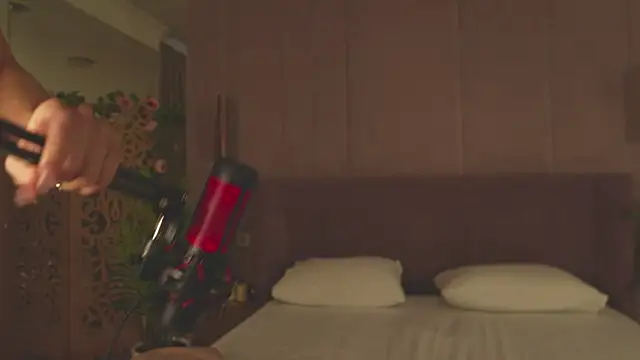 AdoraCortes online show from 04.17.26