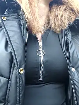 YOOUR EVAA online show from 10.04.25