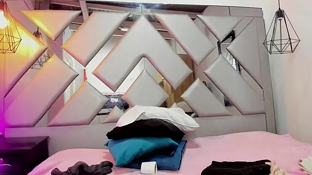 Lorenn Hill online show from 10.02.25