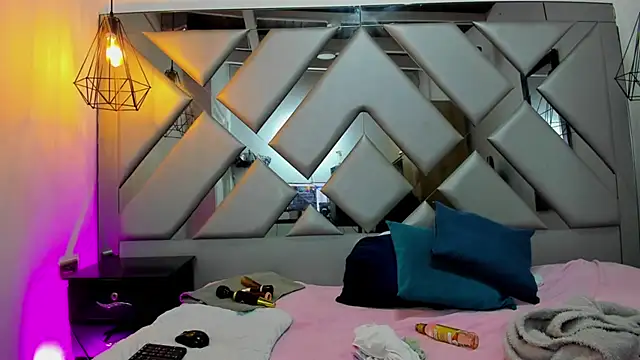 Lorenn Hill online show from 10.12.25