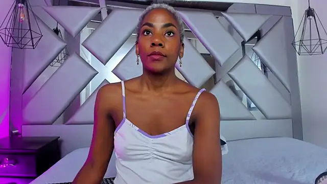 Lorenn Hill online show from 10.25.25