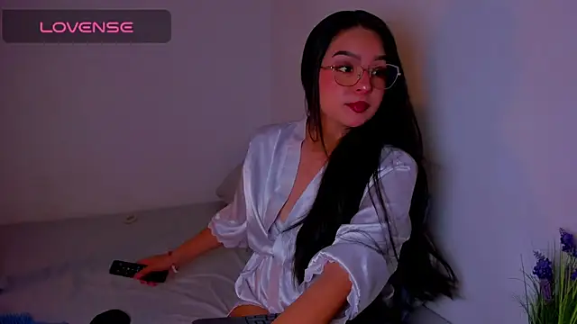 Snapshot of latingabby chatting on 04.21.26 latingabby online show from 04.21.26