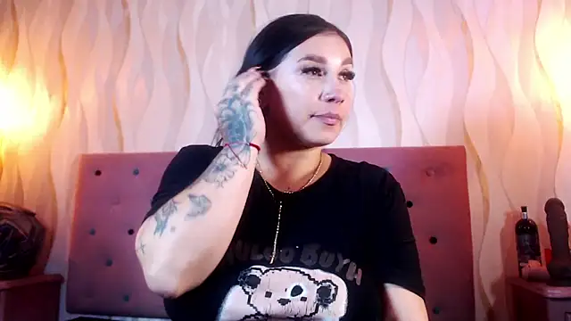 Snapshot of Naomi_Braunx chatting on 06.15.26 Naomi Braunx online show from 06.15.26