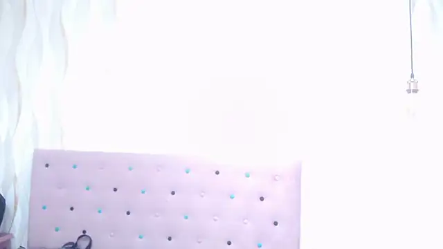 Snapshot of Naomi_Braunx chatting on 06.19.26 Naomi Braunx online show from 06.19.26