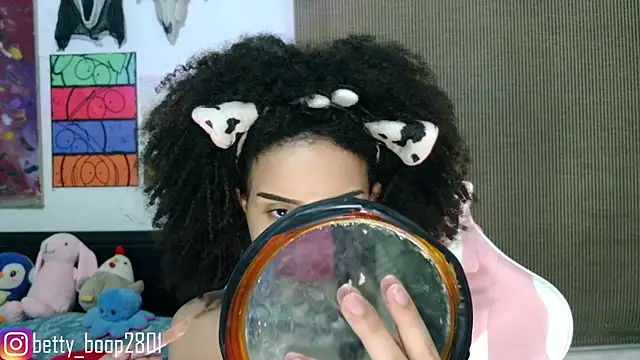 Snapshot of bettyboo2801 chatting on 05.03.26 bettyboo2801 online show from 05.03.26