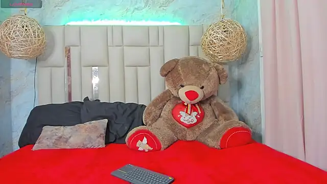 Snapshot of NikkyyRed chatting on 10.09.25 NikkyyRed online show from 10.09.25