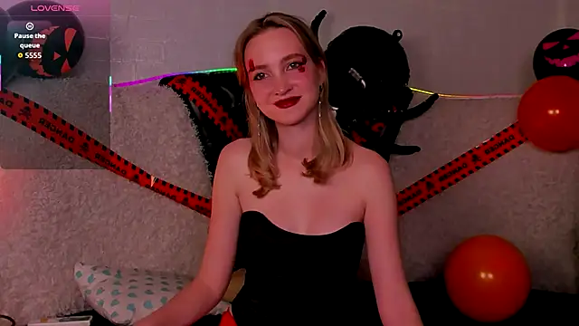 EllaBloom online show from 10.31.25