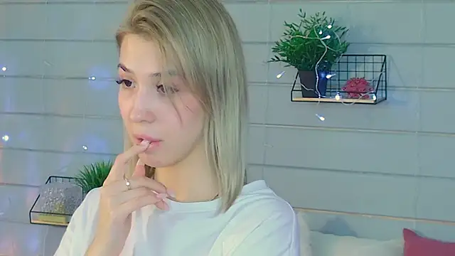 Snapshot of Bella_svon chatting on 05.14.26 Bella svon online show from 05.14.26