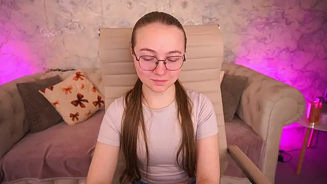 Snapshot of ArrinaWairr chatting on 05.15.26 ArrinaWairr online show from 05.15.26