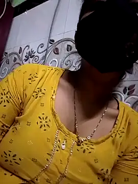 Snapshot of Zoya_G chatting on 10.13.25 Zoya G online show from 10.13.25