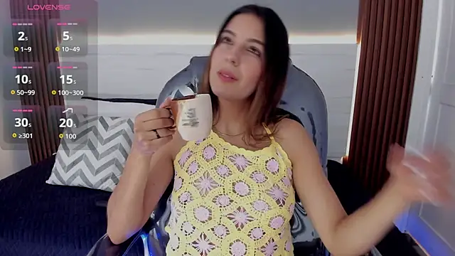 Snapshot of Emmy_Meadows chatting on 10.02.25 Emmy Meadows online show from 10.02.25