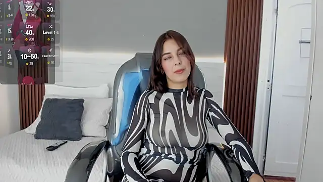 Snapshot of Emmy_Meadows chatting on 11.05.25 Emmy Meadows online show from 11.05.25