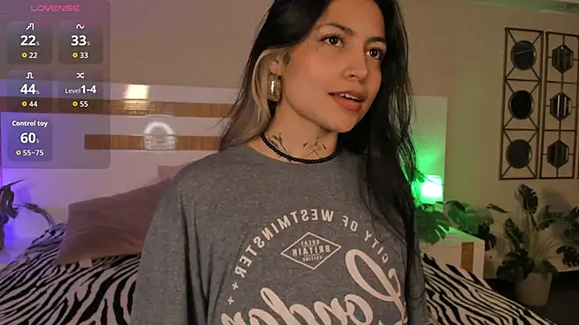 Snapshot of anne_dh chatting on 09.28.25 anne dh online show from 09.28.25