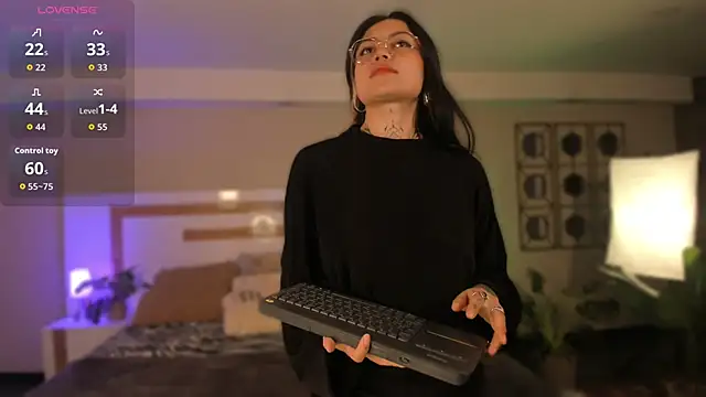 Snapshot of anne_dh chatting on 09.30.25 anne dh online show from 09.30.25