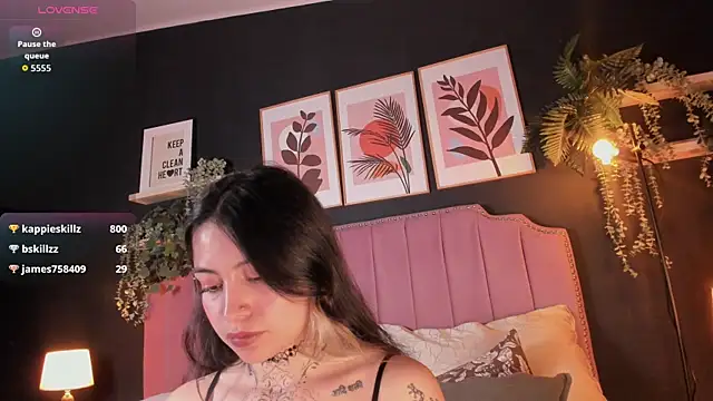 Snapshot of anne_dh chatting on 11.30.25 anne dh online show from 11.30.25