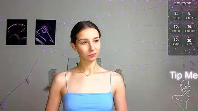 Snapshot of Made_for_Love chatting on 10.20.25 Made for Love online show from 10.20.25