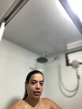 Snapshot of JuanitaMore01 chatting on 09.29.25 JuanitaMore01 online show from 09.29.25