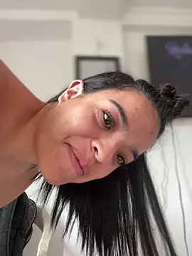 Snapshot of JuanitaMore01 chatting on 10.20.25 JuanitaMore01 online show from 10.20.25