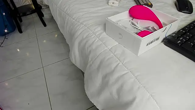 DarkHoneyy online show from 09.25.25