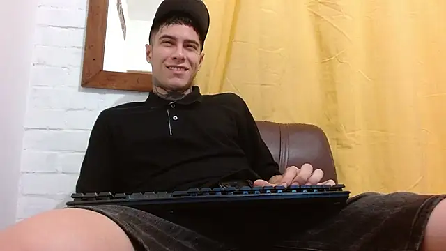 Snapshot of setthomas chatting on 07.13.26 setthomas online show from 07.13.26