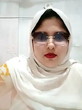 Snapshot of Nusrat-N chatting on 06.13.26 Nusrat-N online show from 06.13.26
