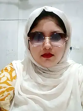 Snapshot of Nusrat-N chatting on 06.14.26 Nusrat-N online show from 06.14.26