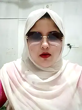 Snapshot of Nusrat-N chatting on 06.14.26 Nusrat-N online show from 06.14.26