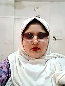 Snapshot of Nusrat-N chatting on 06.26.26 Nusrat-N online show from 06.26.26
