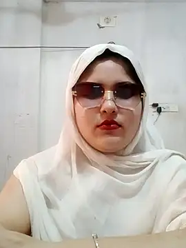 Snapshot of Nusrat-N chatting on 06.27.26 Nusrat-N online show from 06.27.26
