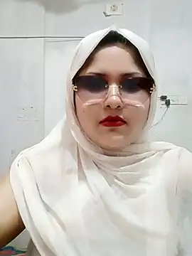 Snapshot of Nusrat-N chatting on 06.28.26 Nusrat-N online show from 06.28.26
