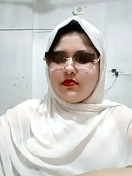 Snapshot of Nusrat-N chatting on 06.28.26 Nusrat-N online show from 06.28.26