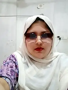 Snapshot of Nusrat-N chatting on 06.29.26 Nusrat-N online show from 06.29.26
