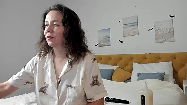 Kira Adler online show from 10.28.25