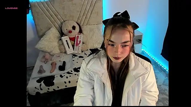 Mia Victoria22 online show from 04.11.26