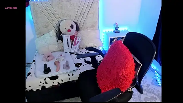 Mia Victoria22 online show from 04.29.26