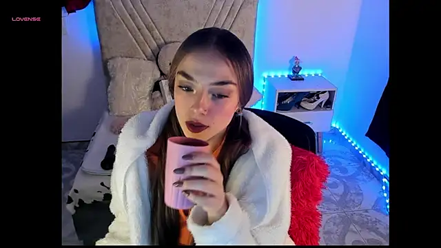 Snapshot of Mia_Victoria22 chatting on 05.01.26 Mia Victoria22 online show from 05.01.26