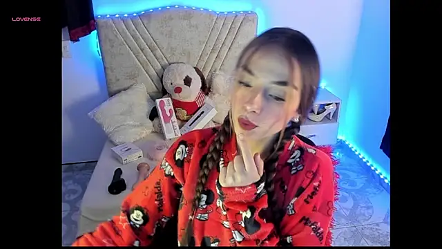 Snapshot of Mia_Victoria22 chatting on 05.15.26 Mia Victoria22 online show from 05.15.26