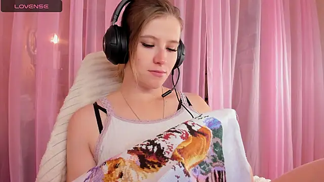 Snapshot of Anabel-Candy chatting on 10.15.25 Anabel-Candy online show from 10.15.25