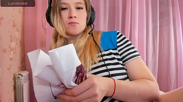 Snapshot of Anabel-Candy chatting on 10.22.25 Anabel-Candy online show from 10.22.25