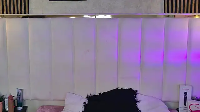 ChloeJoness  online show from 11.21.25