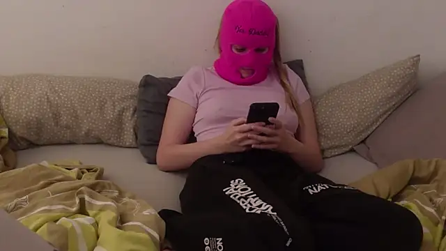 Snapshot of Dollfucker18cm chatting on 11.15.25 Dollfucker18cm online show from 11.15.25