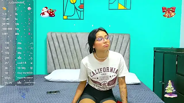 Soffia Konig  online show from 12.04.25