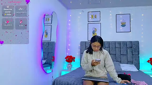 Snapshot of Soffia_Konig_ chatting on 04.28.26 Soffia Konig online show from 04.28.26