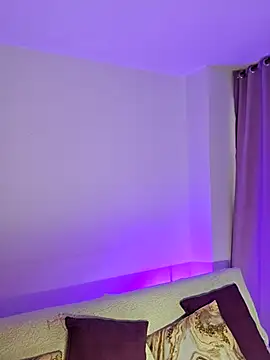 AliishaPss online show from 11.23.25