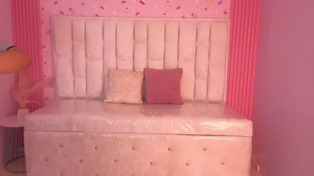 Snapshot of ambar_fox_s chatting on 04.08.26 ambar fox s online show from 04.08.26