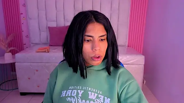 Snapshot of ambar_fox_s chatting on 04.10.26 ambar fox s online show from 04.10.26