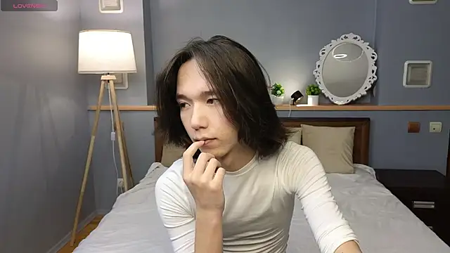 okerriella online show from 10.08.25