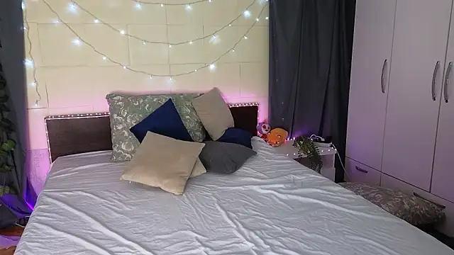 Snapshot of okerriella chatting on 03.25.26 okerriella online show from 03.25.26