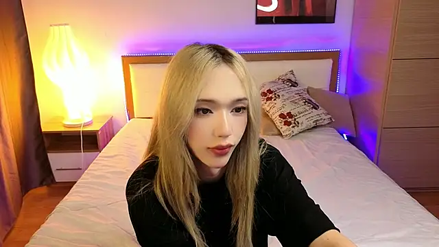 Snapshot of okerriella chatting on 07.18.26 okerriella online show from 07.18.26