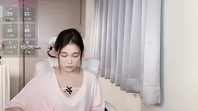 Snapshot of Xiao--Lin chatting on 09.16.25 Xiao--Lin online show from 09.16.25